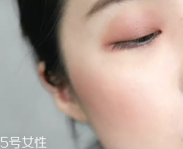 胭脂粉和腮紅膏哪個(gè)更好上色？胭脂粉適合油皮