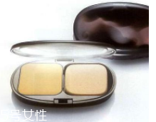 固體粉底怎么畫好看？5步打造光滑肌膚