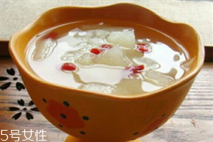 冰糖雪梨是熱喝還是涼喝好？冰糖雪梨怎么做？