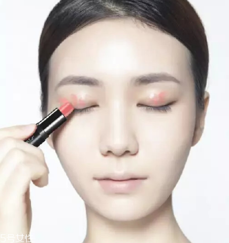眼影怎么畫會(huì)自然好看？眼影顏色這樣搭配最好看