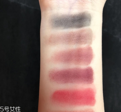 zoeva眼影多少錢？zoeva queens guard眼影盤試色