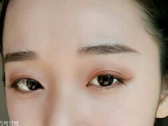 hold live眼影好用嗎？顯色度超贊