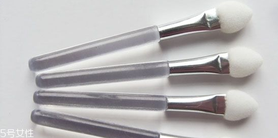 眼影刷和眼影棒哪個值得買？眼影刷水貂毛最好
