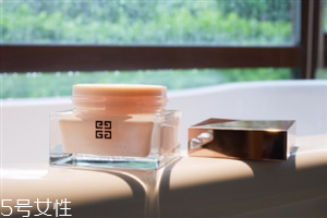 紀梵希少女面霜適合多大年齡？還你一個少女肌