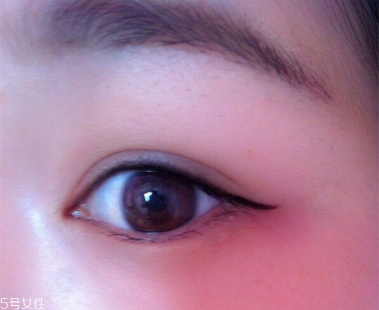 內(nèi)雙怎么畫眼線？?jī)?nèi)雙眼皮畫眼妝技巧