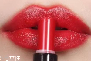 口紅致敏原因是什么？石蠟等成分在作怪