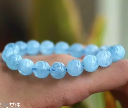 海藍(lán)寶會(huì)越戴越藍(lán)嗎？神奇的海水寶石