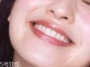 中年女性如何挑選口紅色號(hào)？帶藍(lán)色調(diào)唇色最美