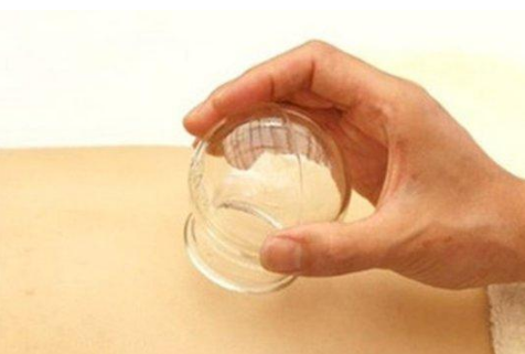 拔罐后身上后背持續(xù)發(fā)癢怎么回事？體內(nèi)風(fēng)邪是主因