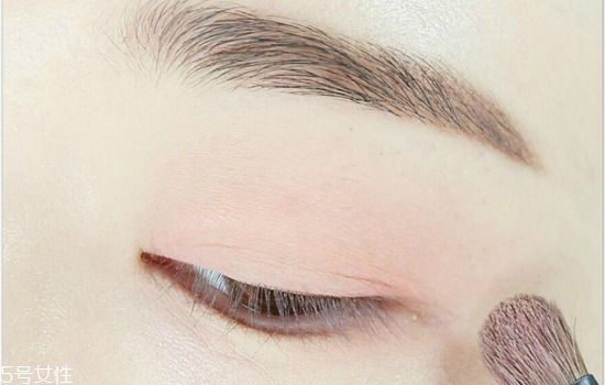 西柚色眼影怎么畫？教你畫高冷女神妝容