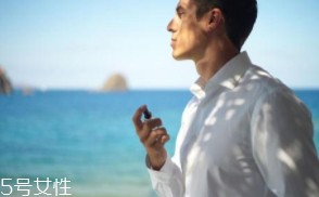 男士香水什么時候噴最好？出門前二十分鐘