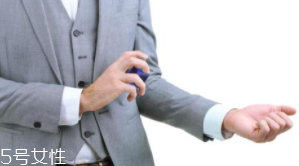 男士香水什么時候噴最好？出門前二十分鐘