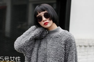 冬天衛(wèi)衣怎么穿更時髦？小心機(jī)教你把衛(wèi)衣穿出時尚感