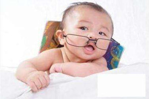 怎樣防止嬰幼兒弱視問題？三種方法合理預(yù)防