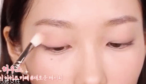 眼影需要卸妝嗎？閃亮海灘眼妝教程