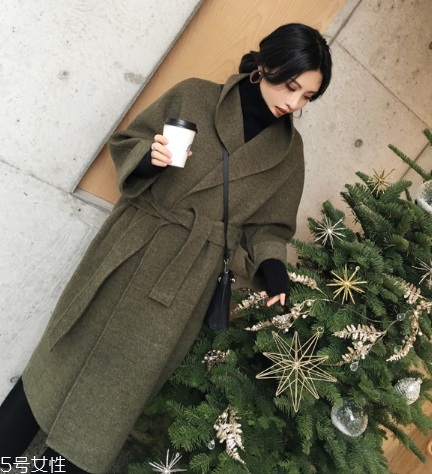 大衣和羽絨服哪個保暖？這個冬天不會冷