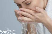 潔面乳和洗面奶是一種產(chǎn)品嗎？洗面奶適合干皮