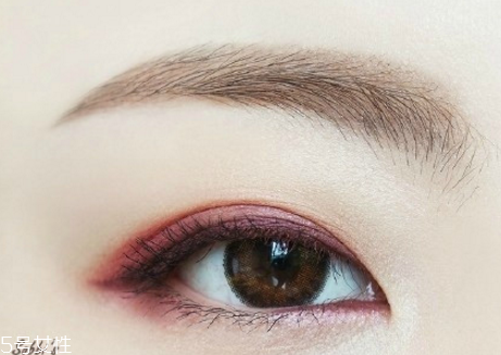 2018秋冬酒紅色眼妝怎么畫(huà)？神秘又有女人味的妝容