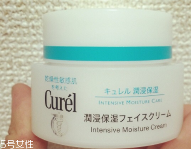 Curel乳霜早晚都能用嗎？夜間用最好