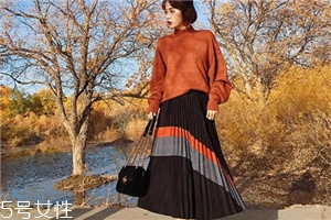 過(guò)膝長(zhǎng)裙怎么搭配？冬日的花樣穿搭