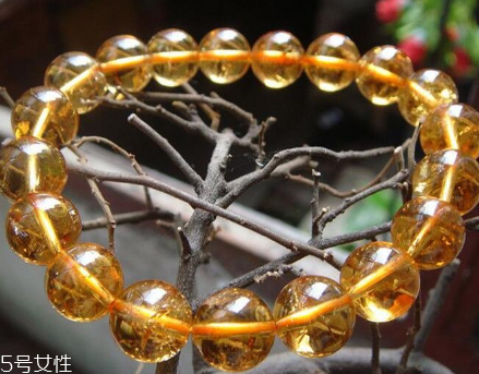 黃水晶可以戴著睡覺嗎？這些情況下不適合佩戴