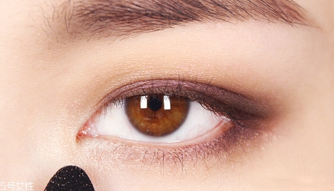 西柚色眼影怎么畫？教你畫高冷女神妝容