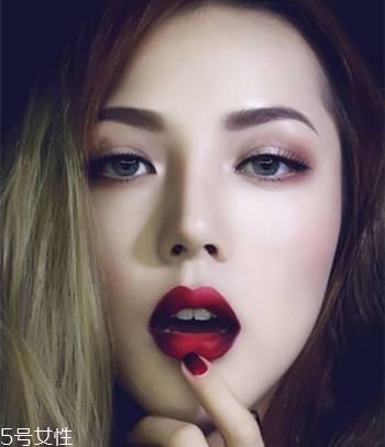2018秋冬酒紅色眼妝怎么畫(huà)？神秘又有女人味的妝容
