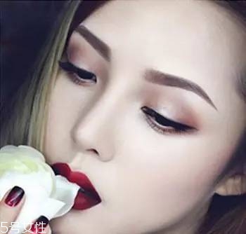2018秋冬酒紅色眼妝怎么畫(huà)？神秘又有女人味的妝容