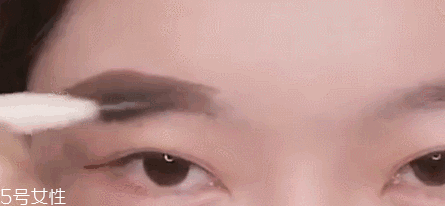 眉型常見失誤有哪些？眉頭壓實(shí)很難看