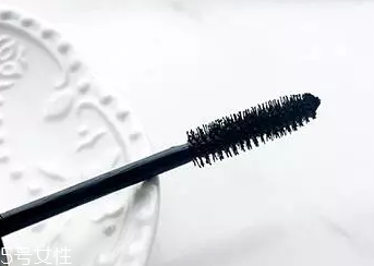 睫毛膏如何避免結(jié)塊？不要z形涂抹