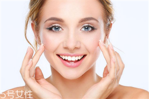 開眼角拆線后怎么清潔眼部？開眼角后可以適當(dāng)洗臉清潔