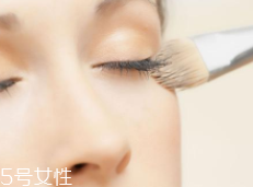 底妝工具該怎么選？干皮適合刷子