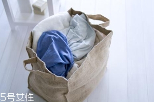 內(nèi)褲和襪子一起洗會(huì)有哪些危害？分情況對(duì)待