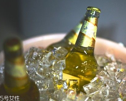 喝啤酒會豐胸嗎？不建議喝啤酒來豐胸