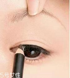 眼線液筆不出水怎么辦？畫眼線的常見誤區(qū)