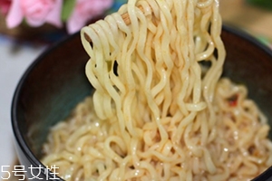農(nóng)心辛拉面真的健康嗎？看看它非油炸的真面目