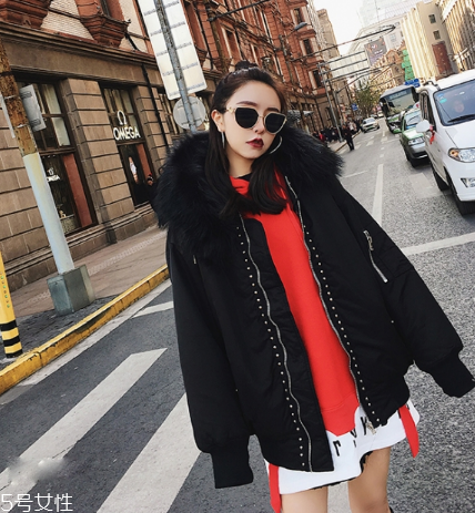 紅色衛(wèi)衣適合什么人穿？紅紅火火過新年