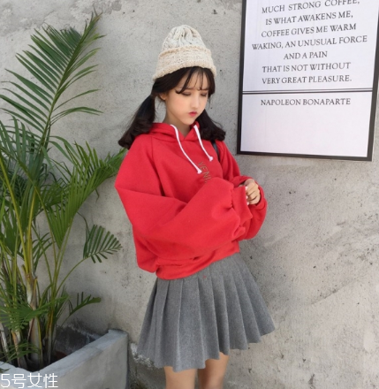 紅色衛(wèi)衣適合什么人穿？紅紅火火過新年