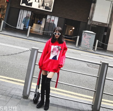 紅色衛(wèi)衣搭配什么鞋子？休閑風(fēng)時(shí)尚風(fēng)都能駕馭