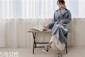 呢大衣搭配什么裙子好看？冬天也能萬種風(fēng)情