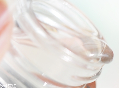 眼部凝膠什么時(shí)候用？更加推薦晚上用
