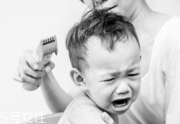 剪發(fā)能促進頭發(fā)生長嗎？毫無關(guān)系