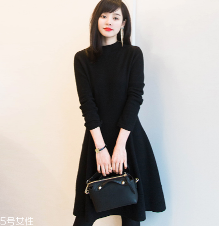 怎么穿衣服有女人味？跟著她學(xué)就對(duì)了