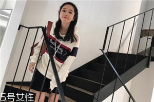 衛(wèi)衣掉色怎么辦？這樣洗不會掉色