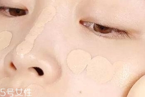怎么打造裸妝底妝？粉底色號要選好
