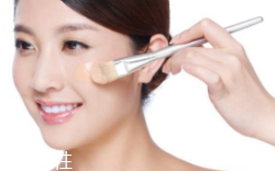 怎么打造裸妝底妝？粉底色號要選好