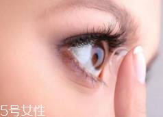 隱形眼鏡怎么戴？野蠻動(dòng)作不可取