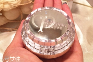 CPB晶致眼霜油不油？水油科學(xué)配比