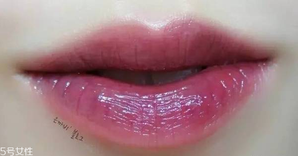 ysl唇釉怎么涂出玻璃唇？打造獨(dú)特唇色