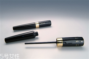 睫毛膏能帶上飛機(jī)嗎？睫毛膏需要單獨卸妝